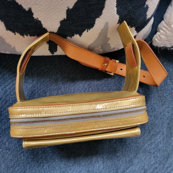 Louis Vuitton Monogram Vernis Fulton Vintage- Metallic Waist Bag.. W/COA. - Picture 10 of 16